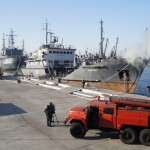 Гасене на пожар на кораб в пристанище - Варна 